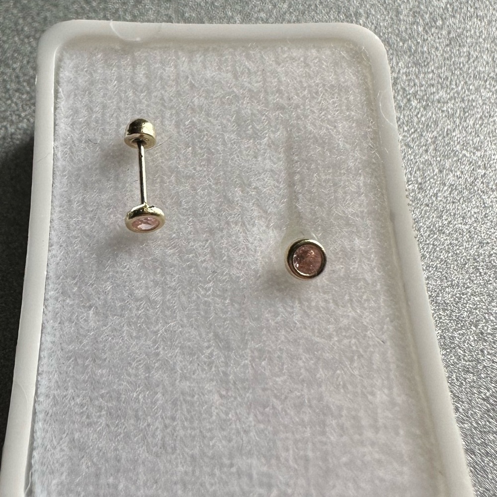 10k gold stud earrings